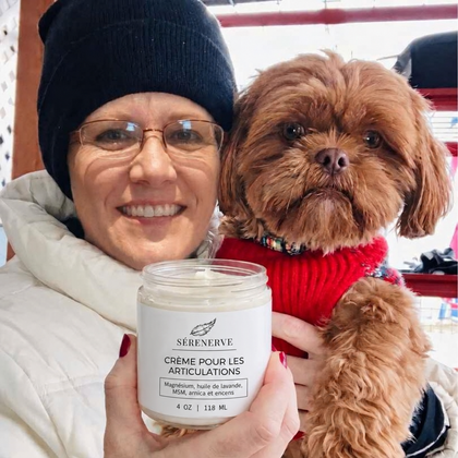 Client avec la crème Sérenerve ™